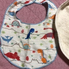 今治タオルの大きめよだれかけ２枚の画像