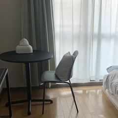 IKEAのテーブル5000円で売ります！！早い者勝ち。画像のミド...