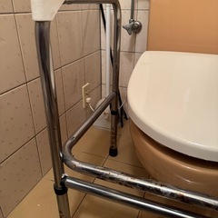 トイレ用手すり 金属製 滑り止め付きの画像