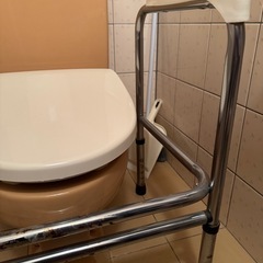 トイレ用手すり 金属製 滑り止め付きの画像