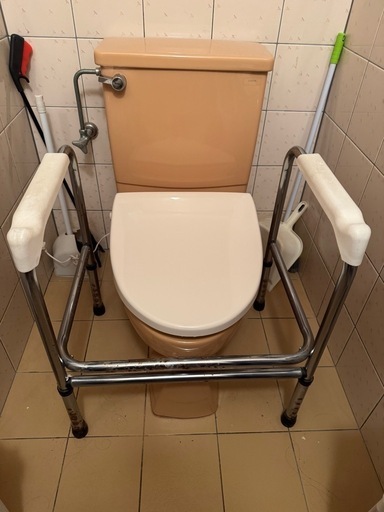 トイレ用手すり 金属製 滑り止め付き
