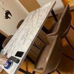 ダイニングセット4人用です。