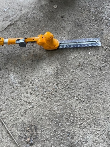 京セラ　トリマー　充電式18v