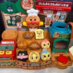 ジャムおじさんのやきたてパン工場　アンパンマン