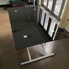 ニトリ 昇降式ガラステーブル　引き取りに来て下さる方0円
