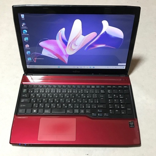 336 サクサク快適✨Core i7‼︎美品✨人気のレッド✨FUJITSUノートパソコン　メモリ8GB SSD500GB