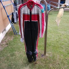 革ツナギの画像