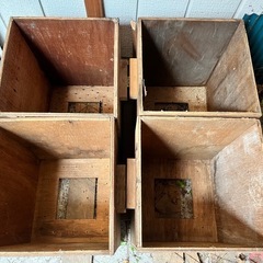 蜂の巣箱　たくさんの画像