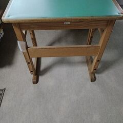 作業用机の画像