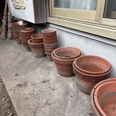 陶器の植木鉢の画像