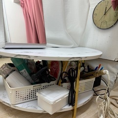 LOWYAのリビングデスクの画像