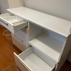 食器棚の画像