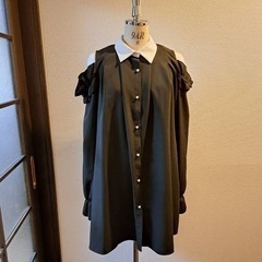 【SPINNS】オフショルブラウスワンピの画像