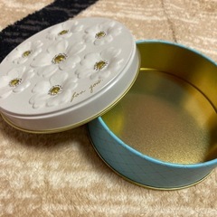 空の缶の画像