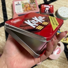 空の缶の画像