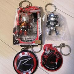 ⑥仮面ライダードライブ フィギュア2個　キーホルダー2個