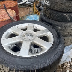 215/60r17日産純正スノータイヤの画像