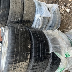 215/60r17日産純正スノータイヤの画像