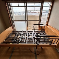 介護用　電動ベッド　マットレス無し