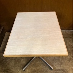 値下げしました。木製テーブル残り5つ！１つ¥4,000
