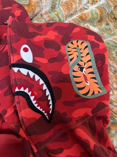 シャークパーカー　s レッド　BAPE