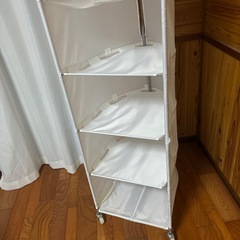 IKEA オシャレ多目的棚 下3か所ローラー付きの画像