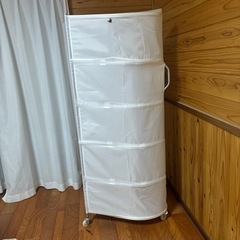 IKEA オシャレ多目的棚 下3か所ローラー付きの画像