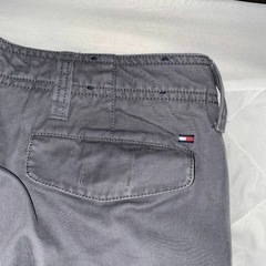 Tommy Hilfiger(トミーフィルフィガー)チノパン刺繍の画像