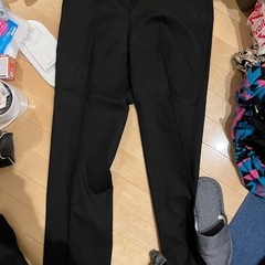 【無料】スーツ上下、コートの画像