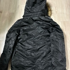 黒フード付ブルゾンの画像