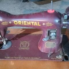 JUNK ジャンク アンティークミシン ORIENTAL/オリエンタル 足踏みミシン 珍しいエンジ色 オシャレなワインレッド 要修理品 ディスプレイ　の画像