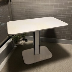 昇降式テーブル