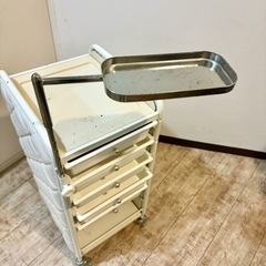 マツエク用ワゴンの画像