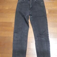 EDWINの黒のジーンズです。