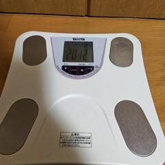 【中古】タニタ 体重計 電池無しの画像