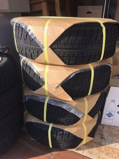 アルミホイール付きスタッドレスタイヤ２０５／６５－１５