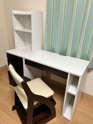 決まりました　ニトリ　学習机