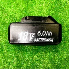 ♦️使用感の無い美品♦️マキタ/18v/6Ah　残量表示機能付バ...