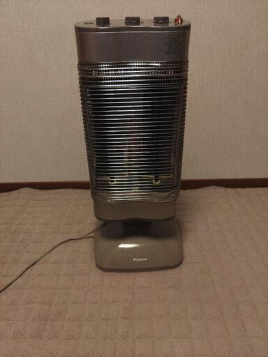 ダイキン　2013年製　セラムヒート　遠赤外線暖房機　ストーブ