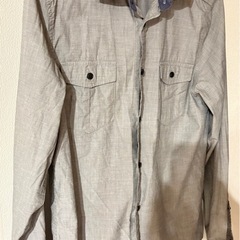 H&M グレー シャツ（メンズ）の画像