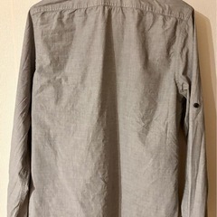 H&M グレー シャツ（メンズ）の画像