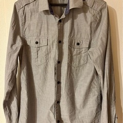 H&M グレー シャツ（メンズ）