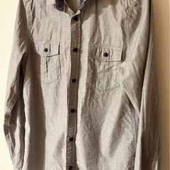 H&M グレー シャツ（メンズ）の画像