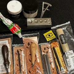 レザークラフト　工具一式、皮革(イタリア製牛、やぎ)、その他