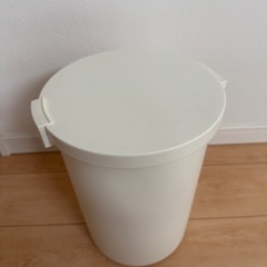 日本製　蓋付きゴミ箱の画像