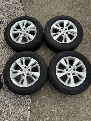 スタッドレスタイヤ　アルミホイール