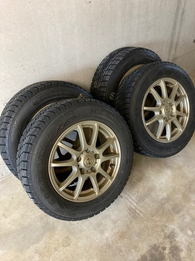 スタッドレスタイヤ  4本セット　アルミホイール付き　6〜7ミリ溝有り