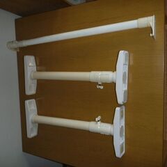 隙間家具、突っ張り棒、本棚・たんす倒壊防止突っ張り棒の3点