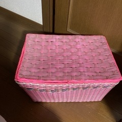 レトロな衣類収納ケース