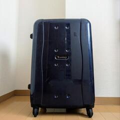 中古スーツケース（紺）の画像